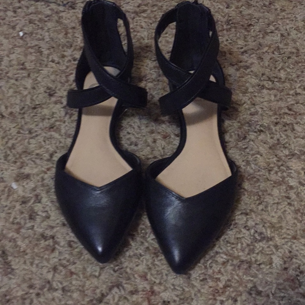 Pointed Black Flats